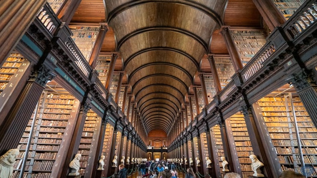 dublin-trinity-college-long-room-library-1