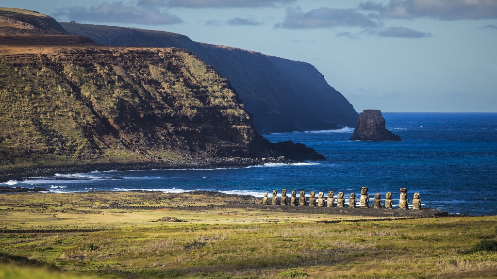 Ahu Tongariki, the most amazing Ahu platform on Easter Island. 15 moais still stand up at the south east of the Island. Ahu Tongariki reveals the Moais magic.