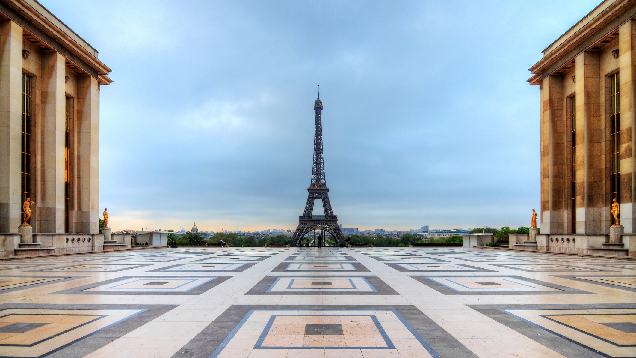 Trocadero cloudy Eiffel