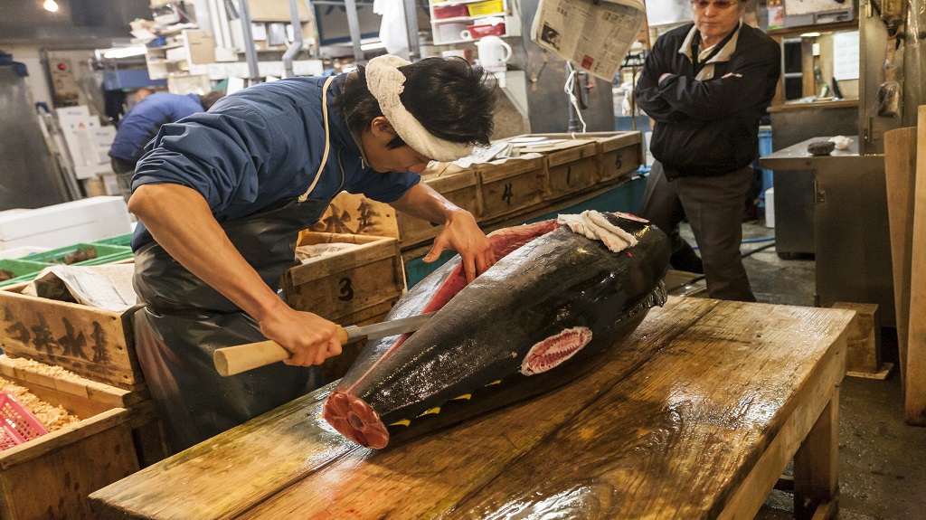Cutting tuna at Tsukiji Fish Market