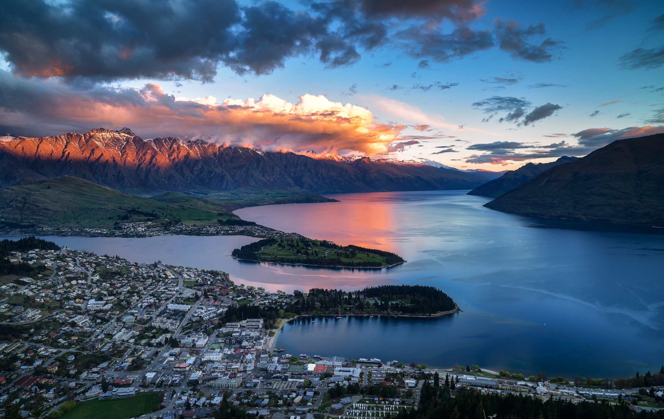 Cityscape, sunset of queenstown with lake Wakatipu