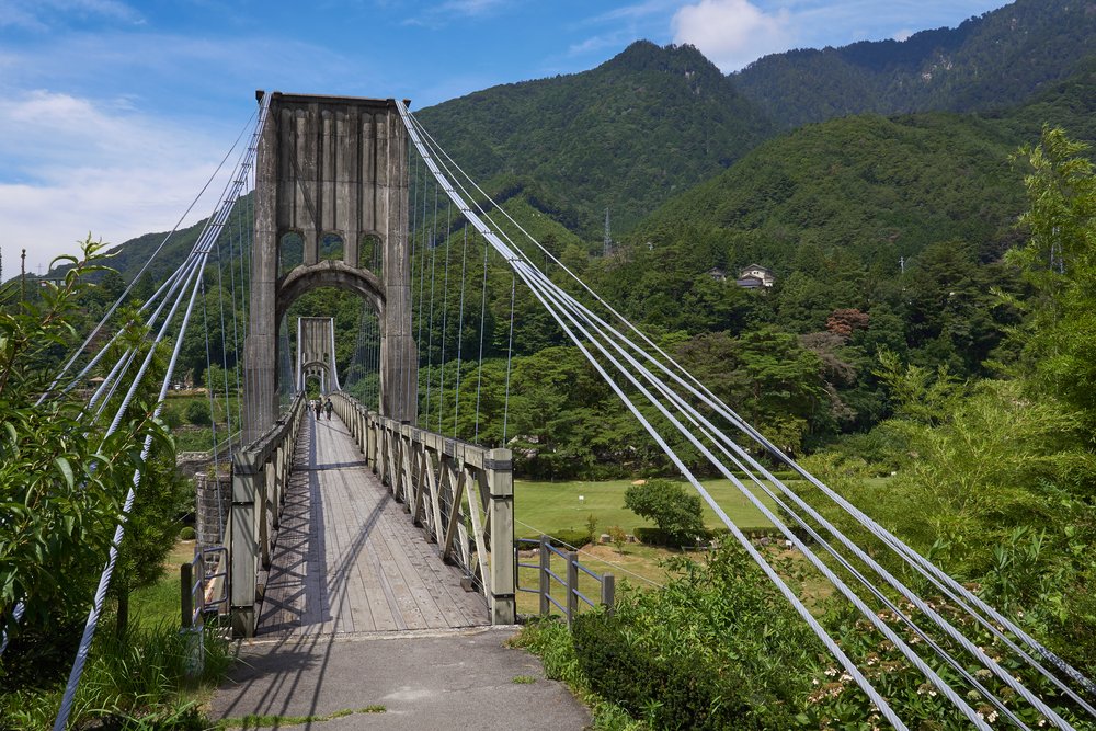 historical-wooden-momosuke-suspension-bridge-in-nagiso-on-the-nakasendo-trail-nagano-prefecture-honshu-japan